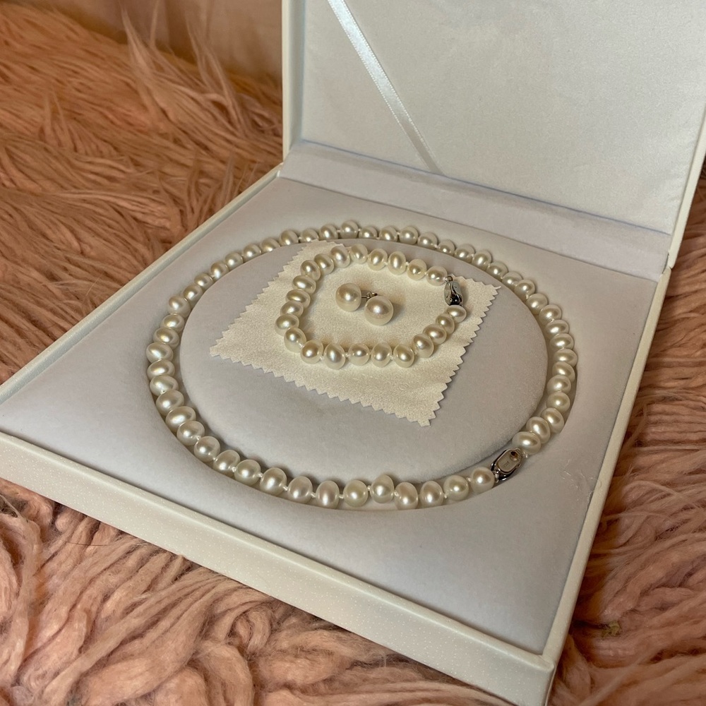 Viki Lynn Cultured Pearl Necklace Set